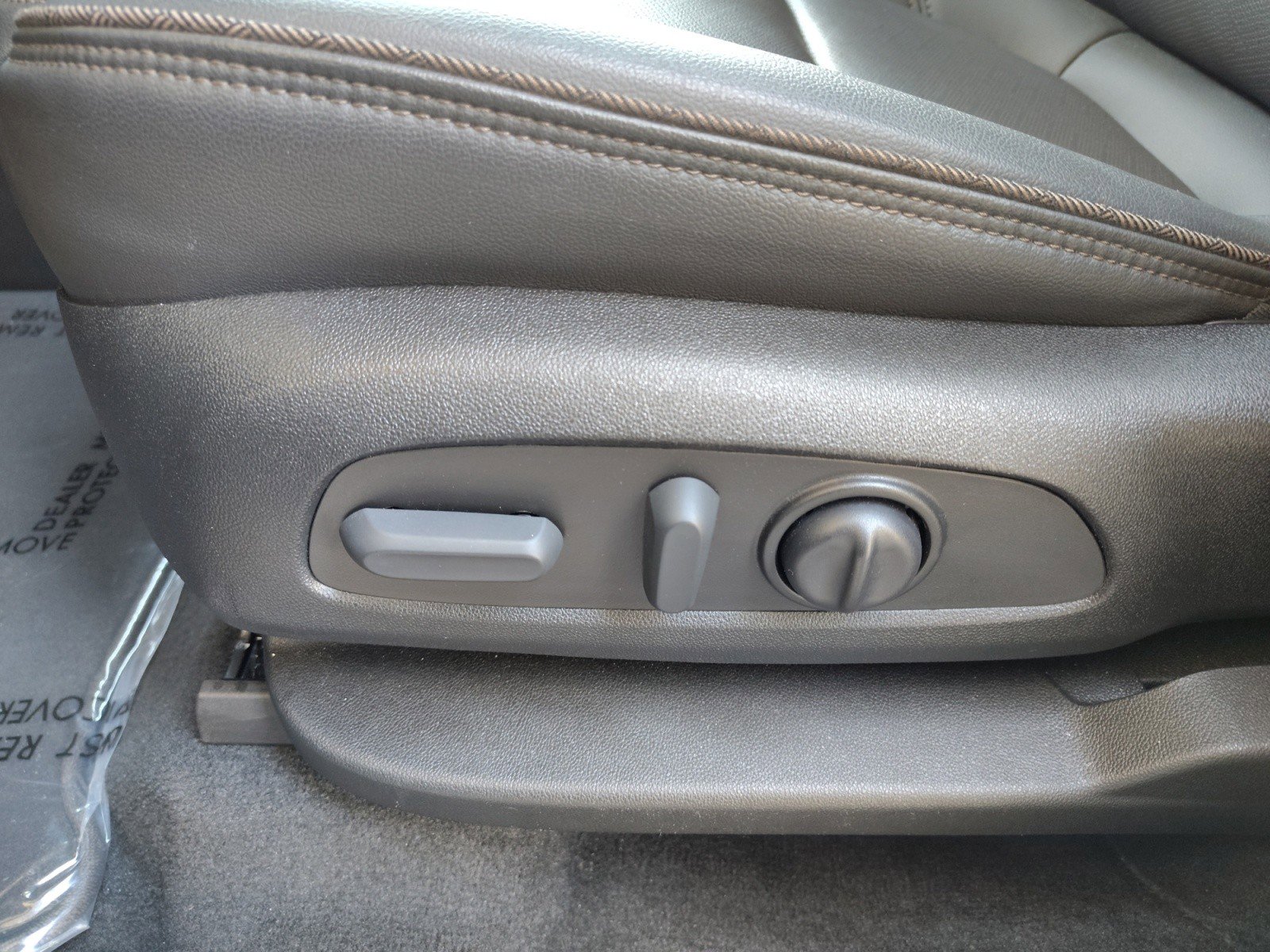 Used 2023 Chevrolet Traverse High Country image 11