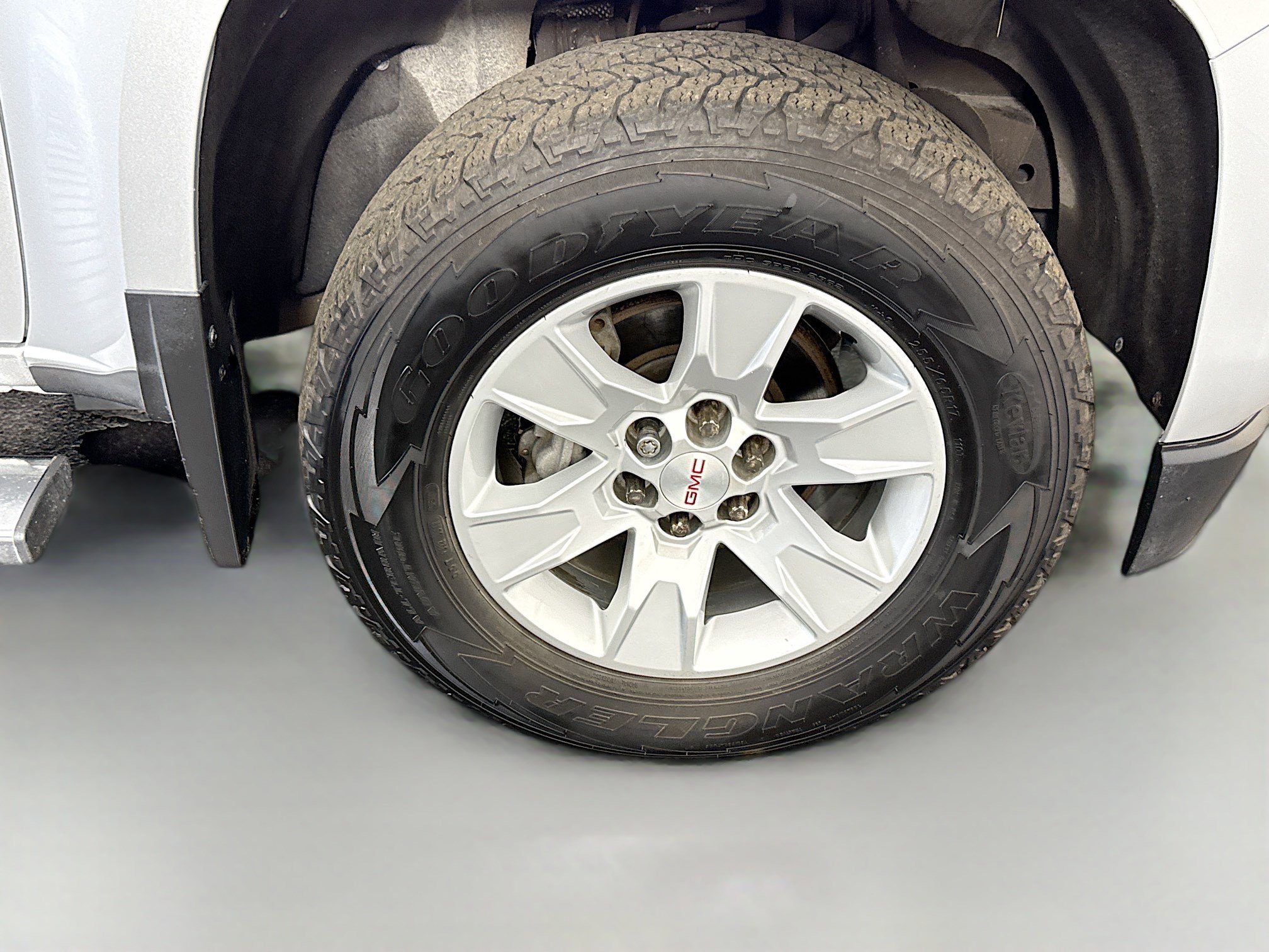 Used 2017 GMC Canyon SLE image 31