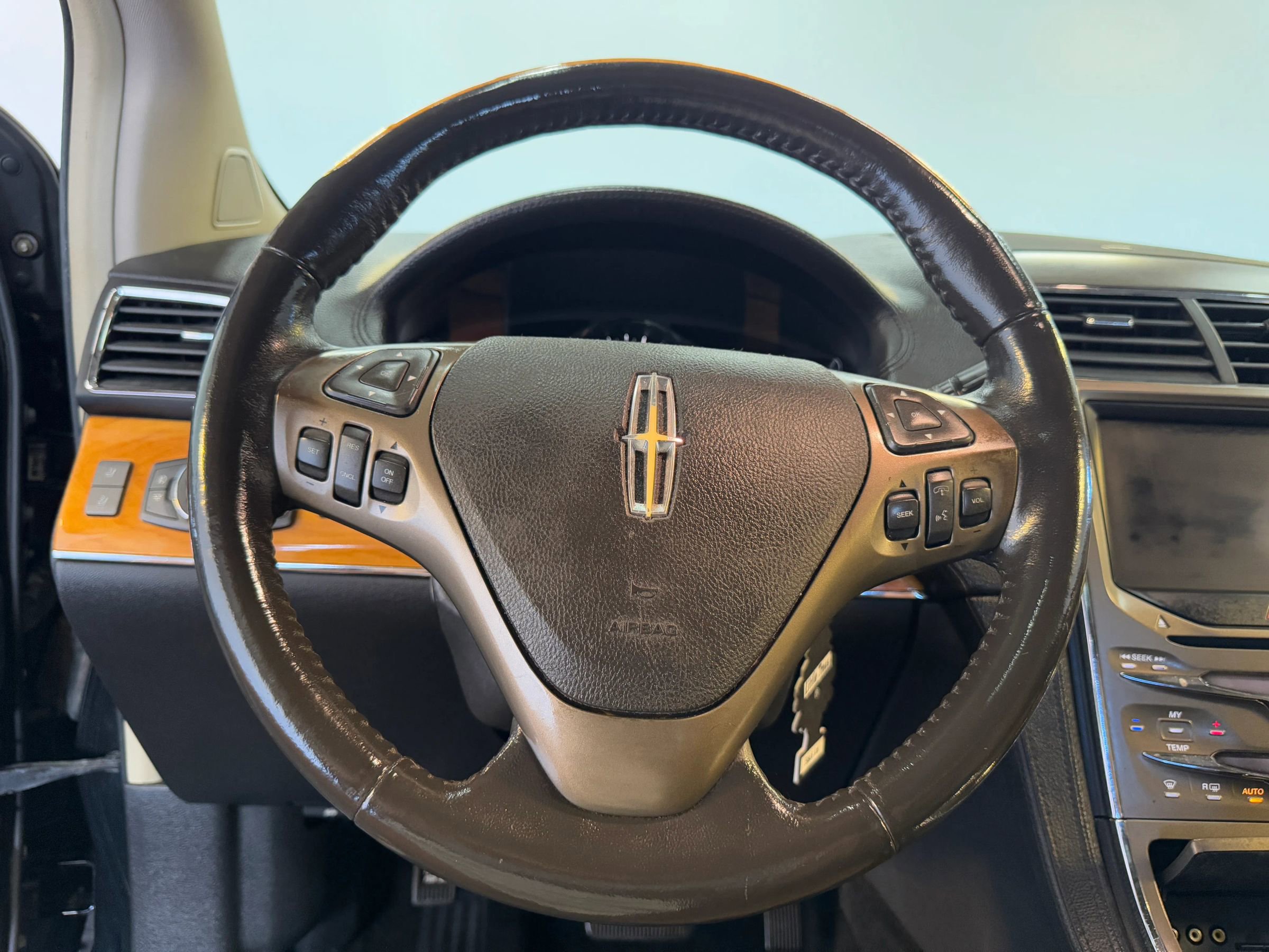 Used 2011 Lincoln MKX 2WD w/ 102A Rapid Spec Order Code image 16