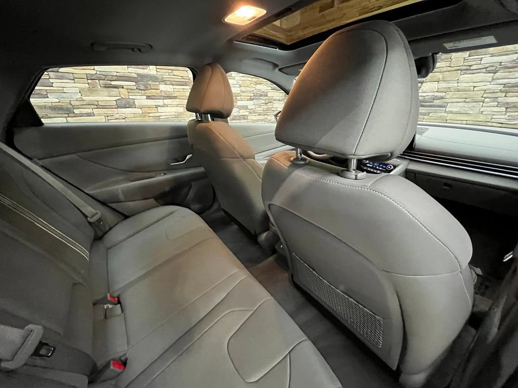 Used 2025 Hyundai Elantra SEL FWD image 46
