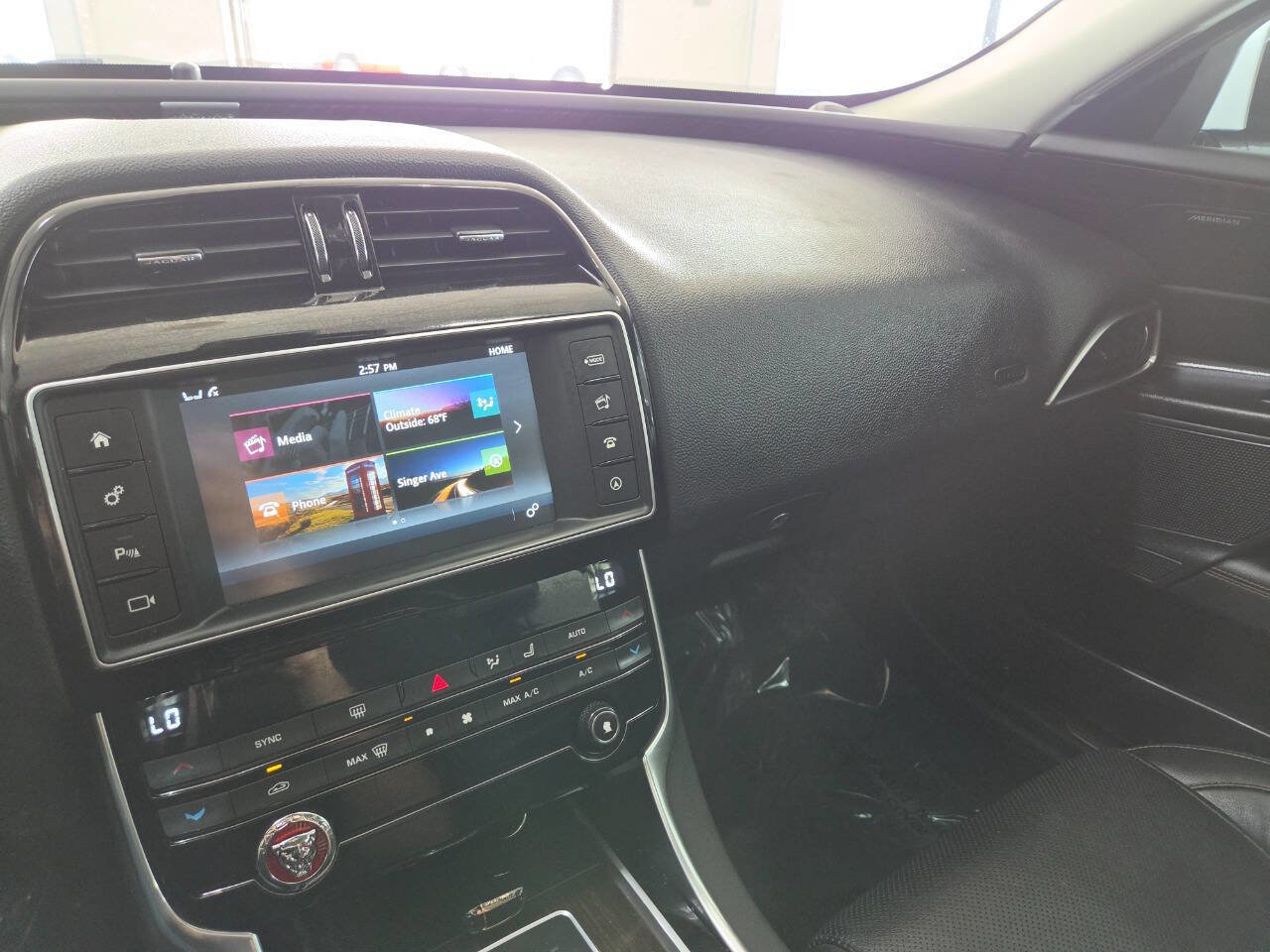 Used 2017 Jaguar XE Prestige RWD image 31