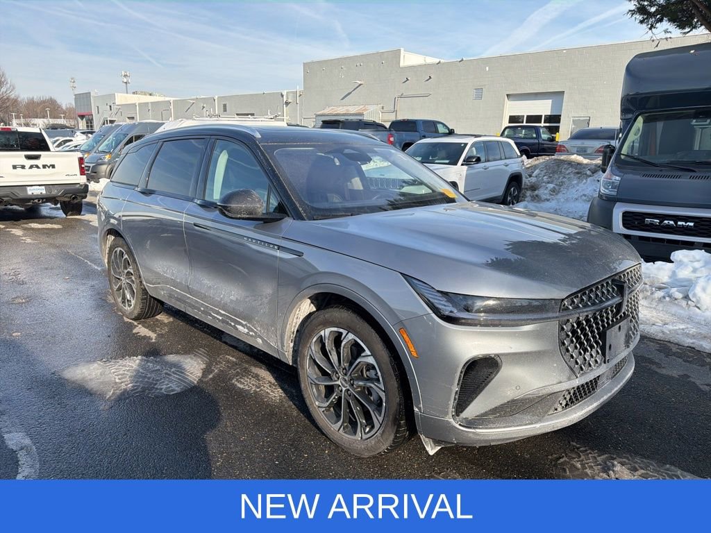 Used 2025 Lincoln Nautilus Reserve image 7