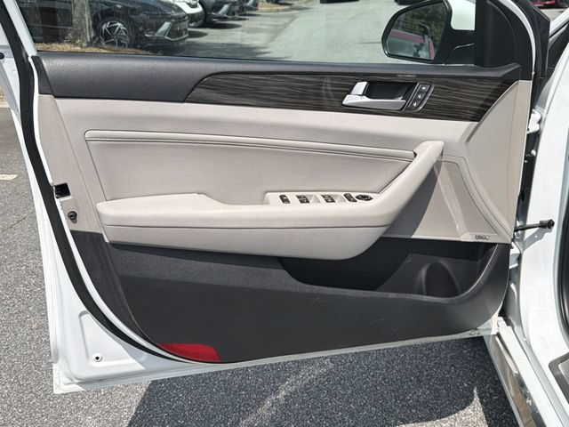Used 2017 Hyundai Sonata Limited w/ Ultimate Package 04 FWD image 12