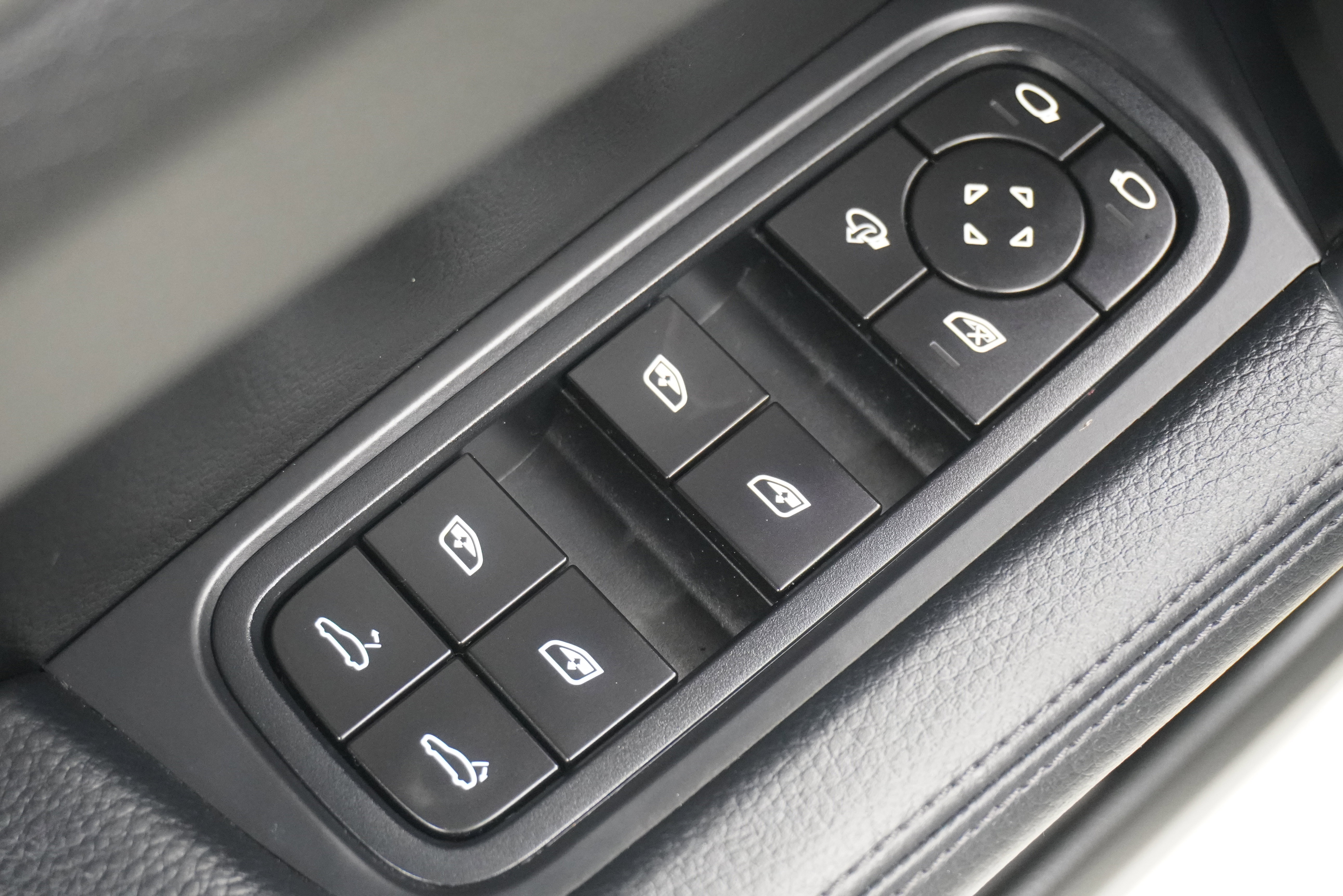 Used 2022 Porsche Cayenne Coupe AWD/4WD image 30