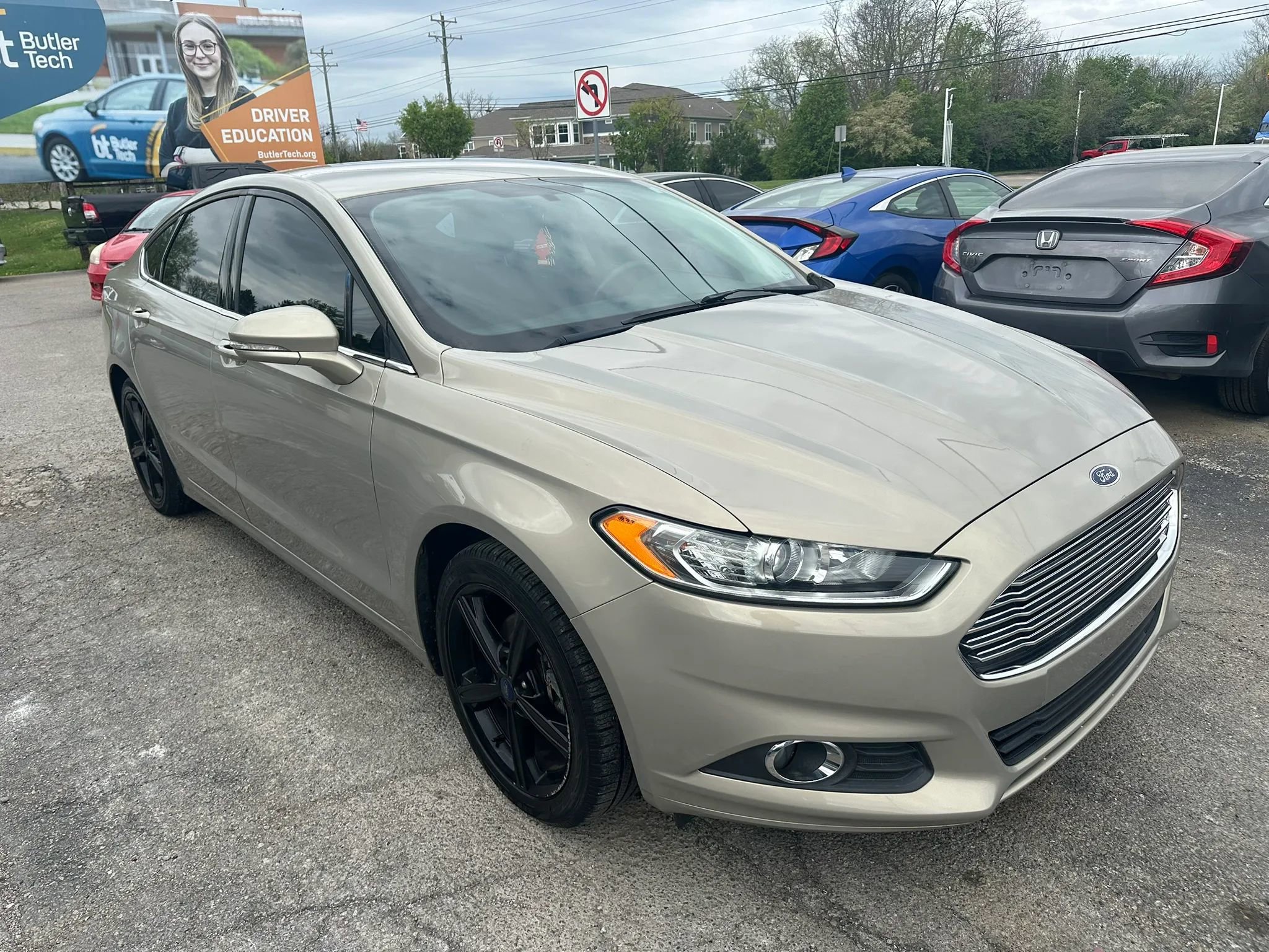 Used 2016 Ford Fusion SE w/ Equipment Group 201A image 9