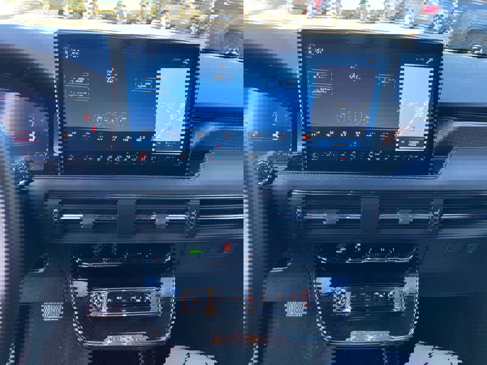 Used 2025 Lincoln Corsair Reserve image 11