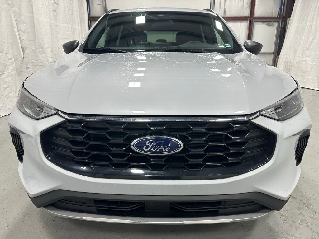 Used 2025 Ford Escape ST-Line AWD/4WD image 2