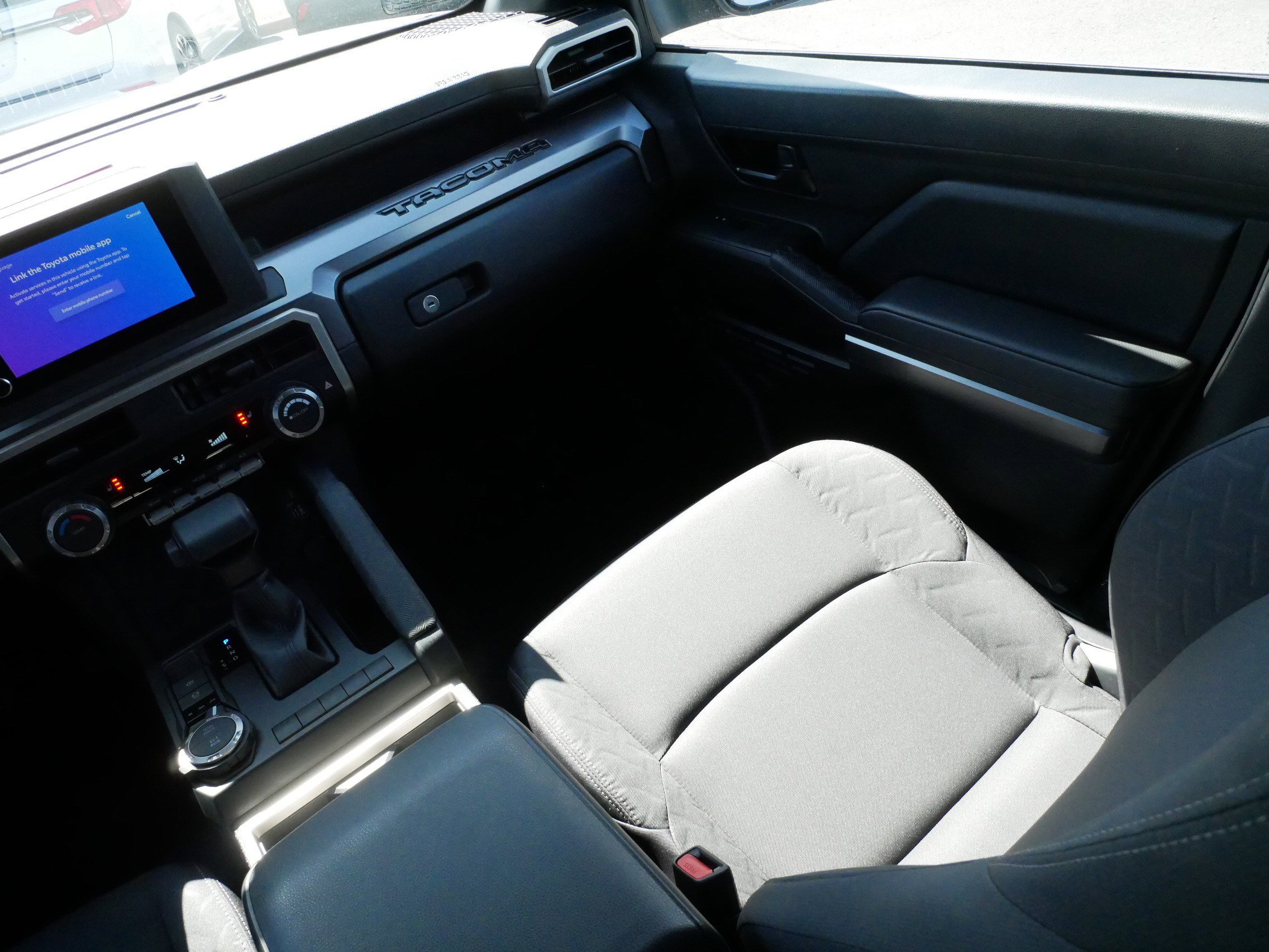 Certified 2024 Toyota Tacoma SR5 AWD/4WD image 11