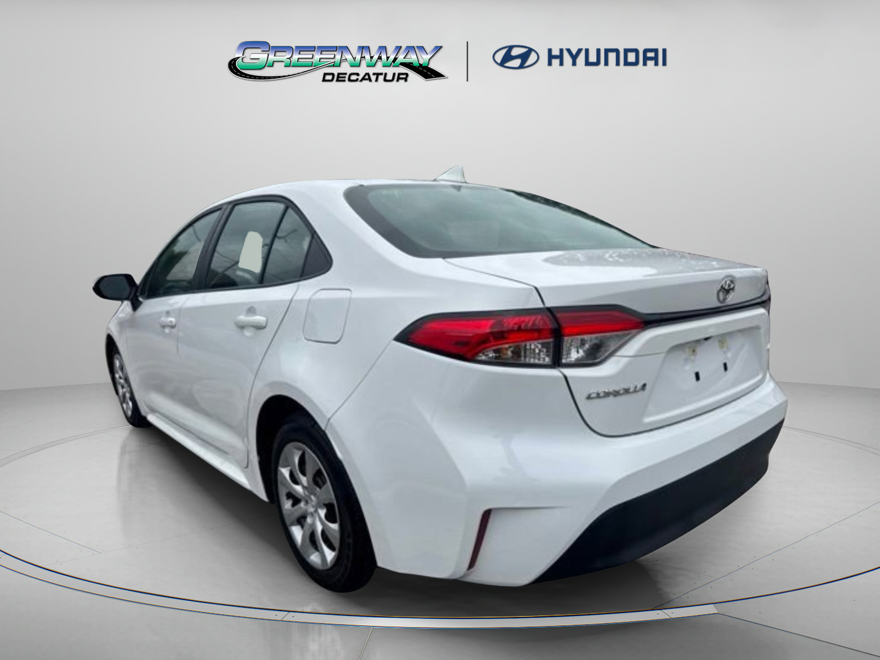 Used 2025 Toyota Corolla LE FWD image 4