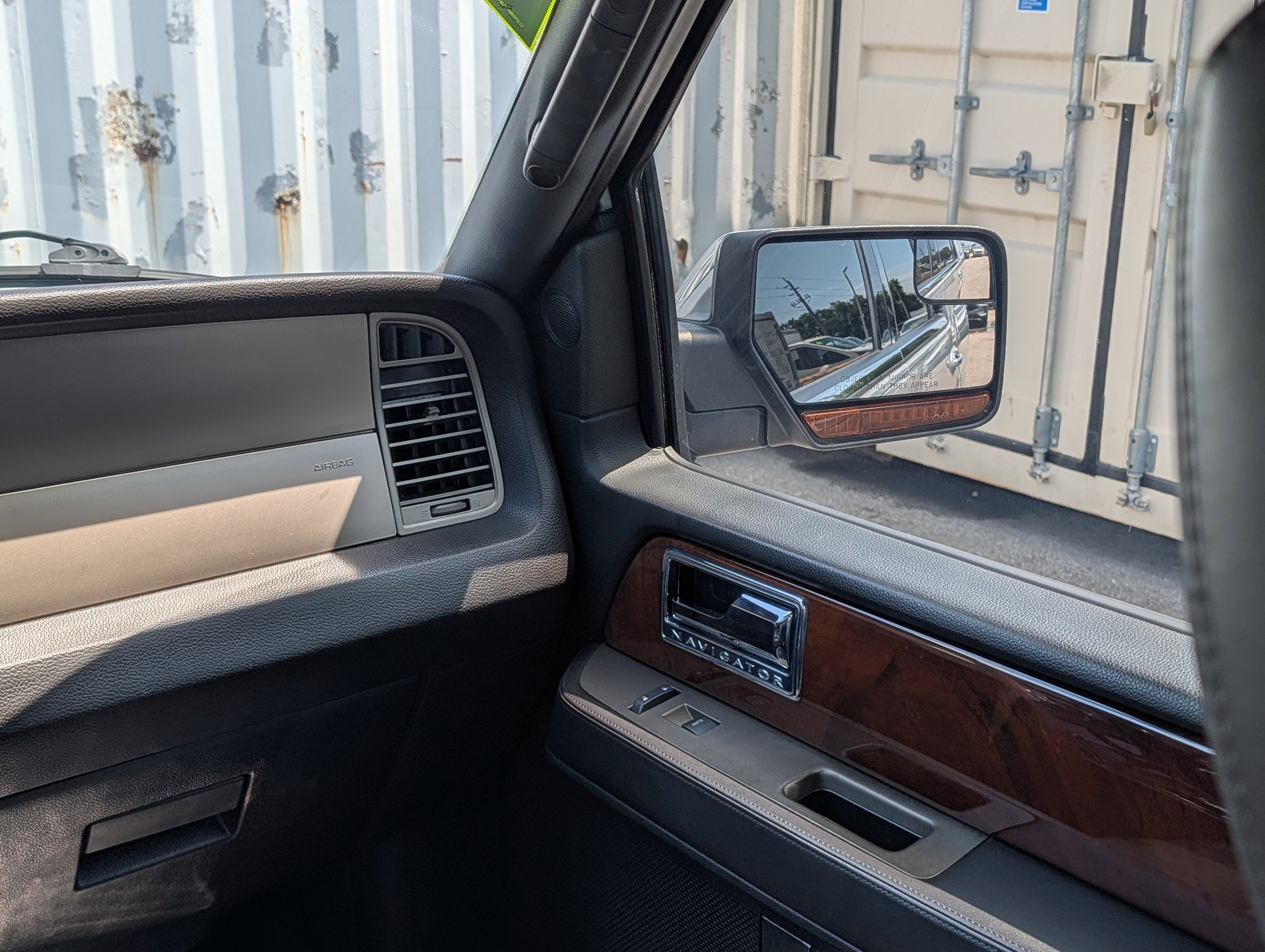 Used 2014 Lincoln Navigator 2WD image 19