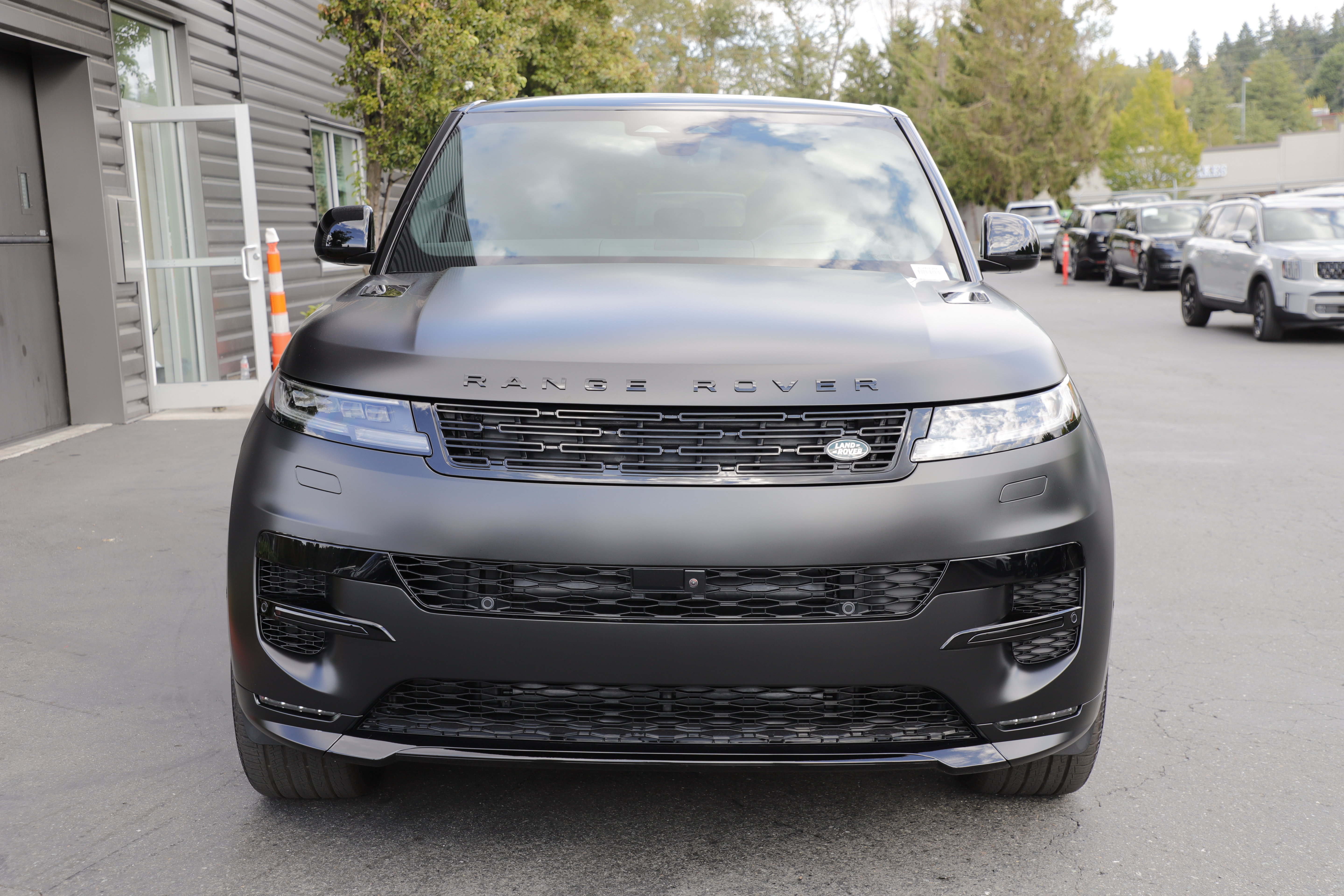 New 2026 Land Rover Range Rover Sport Dynamic SE AWD/4WD image 3