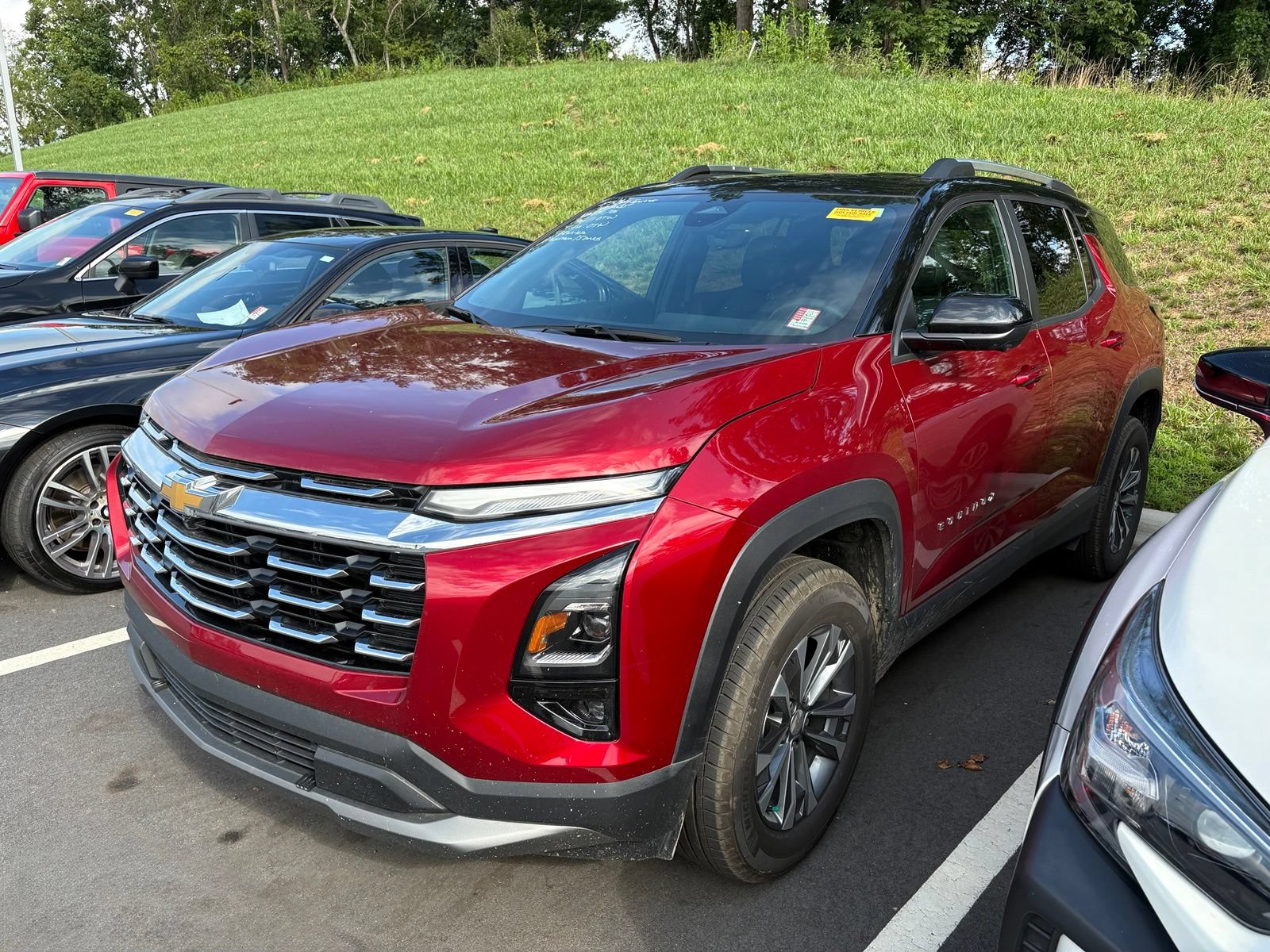 Used 2025 Chevrolet Equinox LT w/ Convenience Package II AWD/4WD image 3
