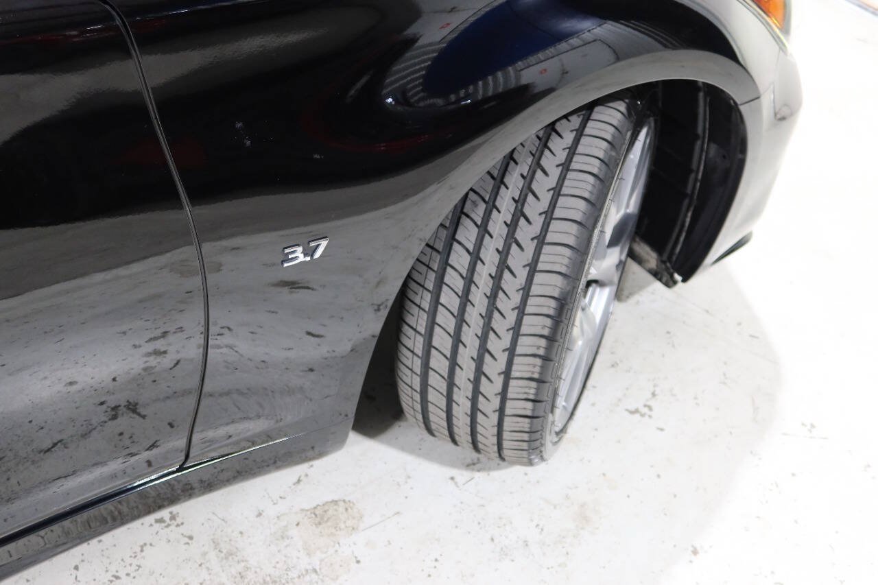 Used 2015 INFINITI Q70 3.7 w/ Sport Package RWD image 42