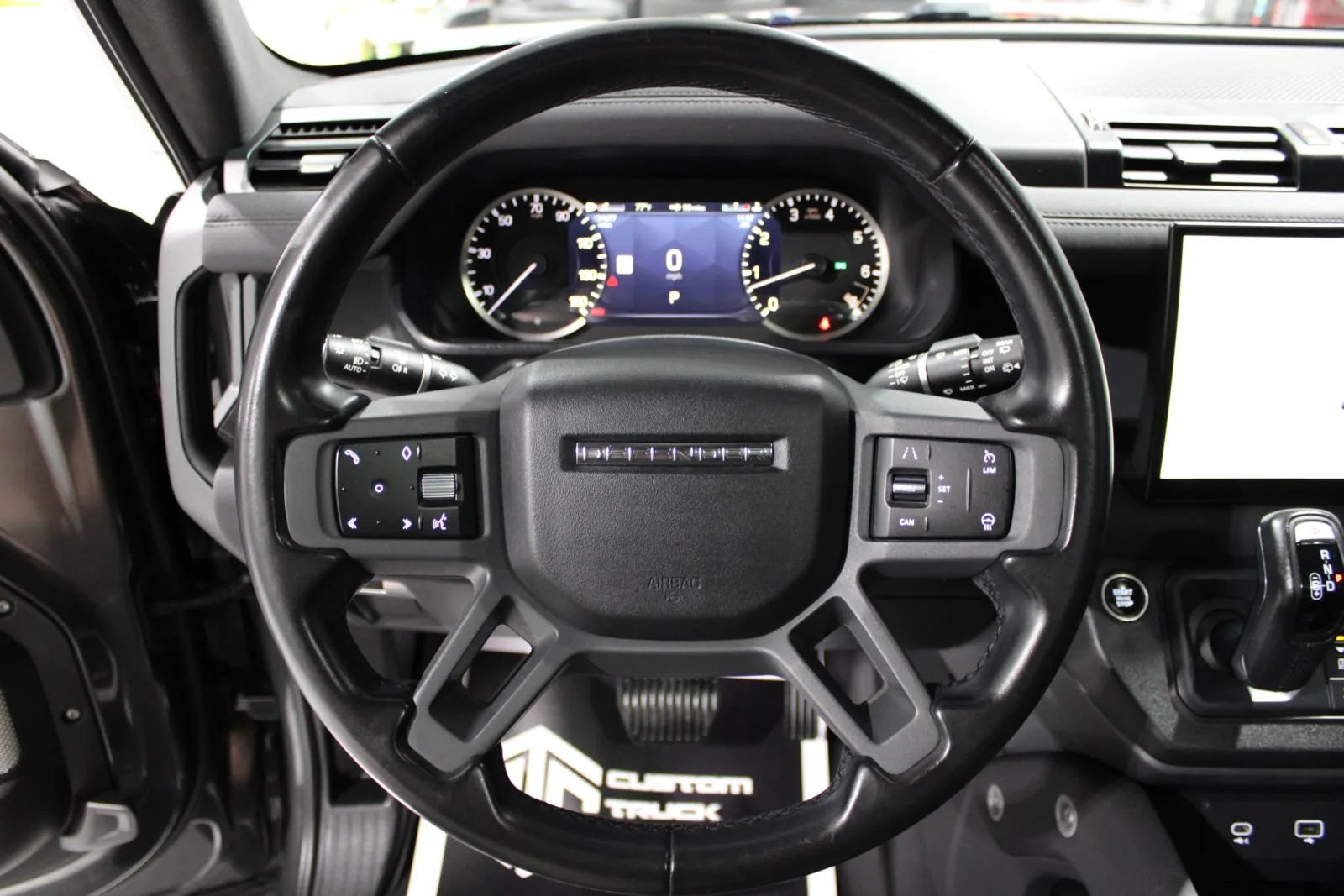 Used 2023 Land Rover Defender 130 X-Dynamic SE AWD/4WD image 41
