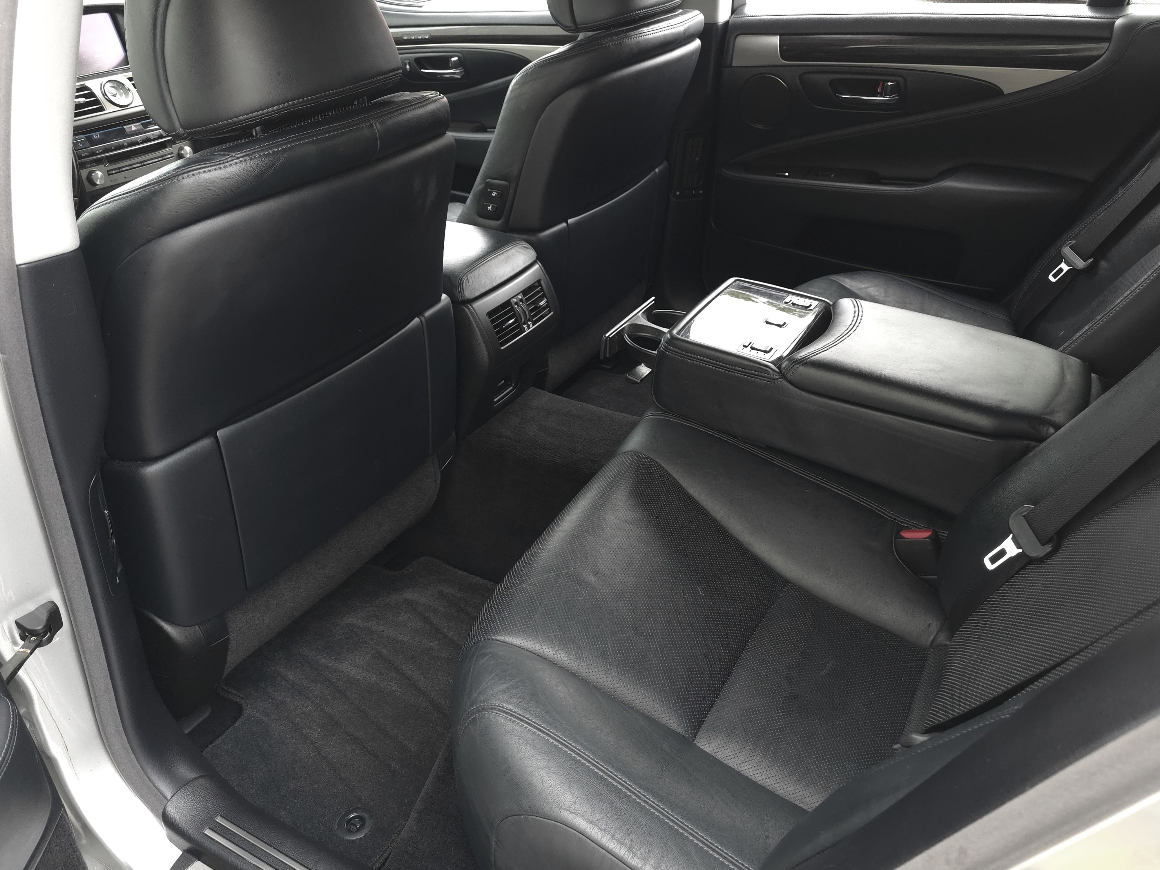 Used 2013 Lexus LS 460 AWD image 30