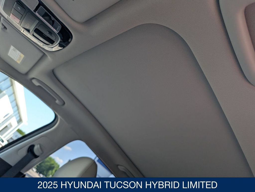 Certified 2025 Hyundai Tucson Limited AWD/4WD image 16