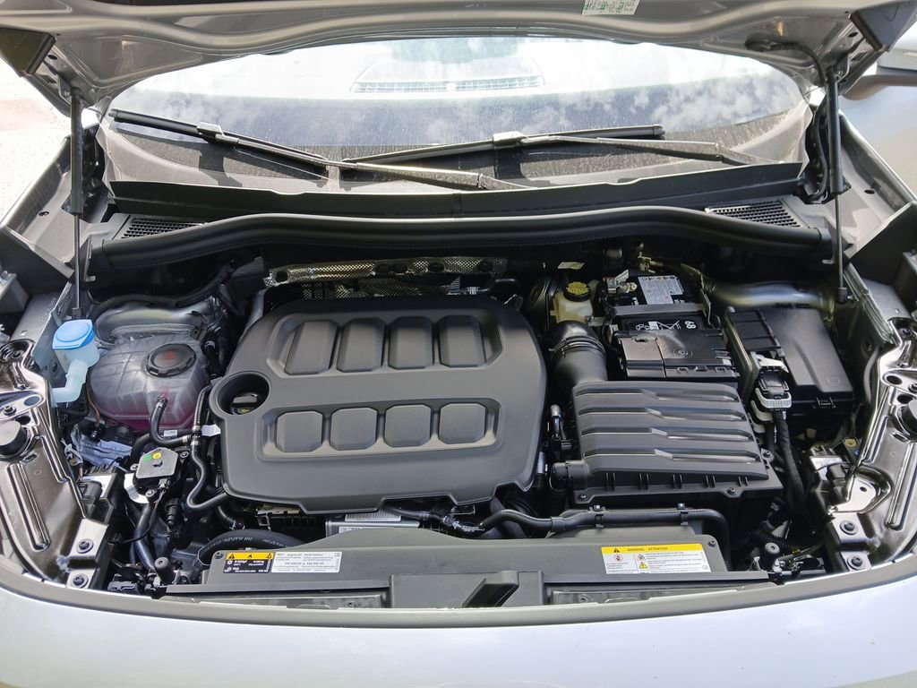 New 2025 Volkswagen Tiguan SE image 21