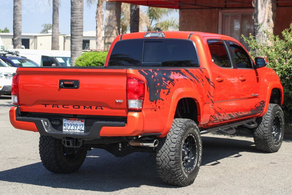 Used 2017 Toyota Tacoma TRD Sport image 10