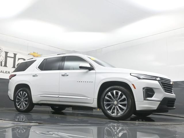 Used 2023 Chevrolet Traverse Premier image 2