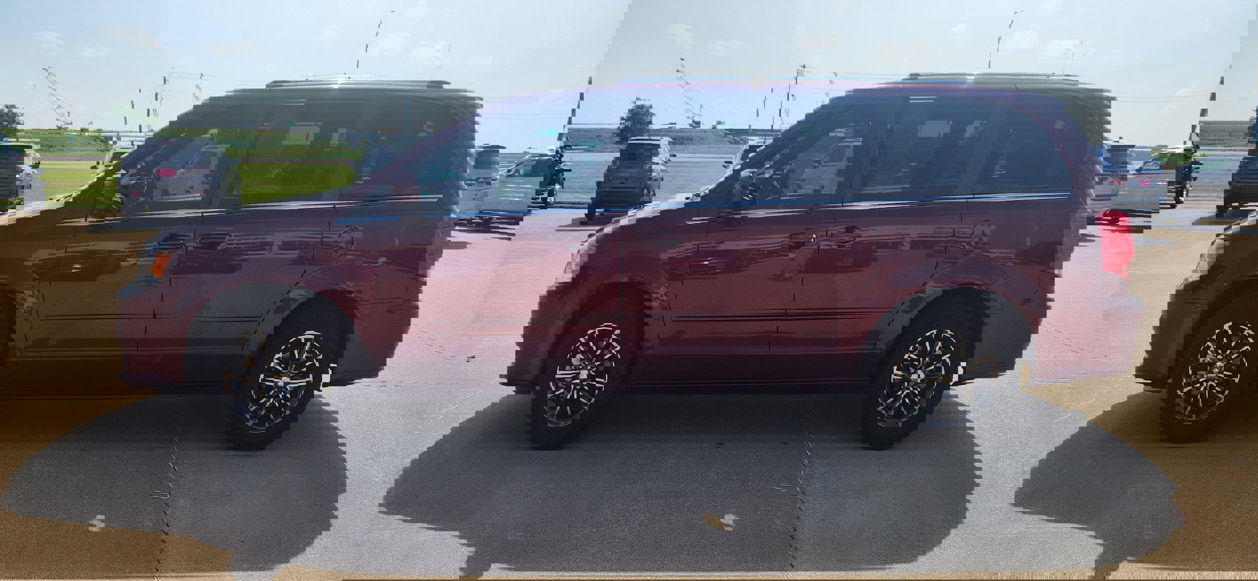 Used 2017 Dodge Grand Caravan SXT w/ Driver Convenience Group image 5