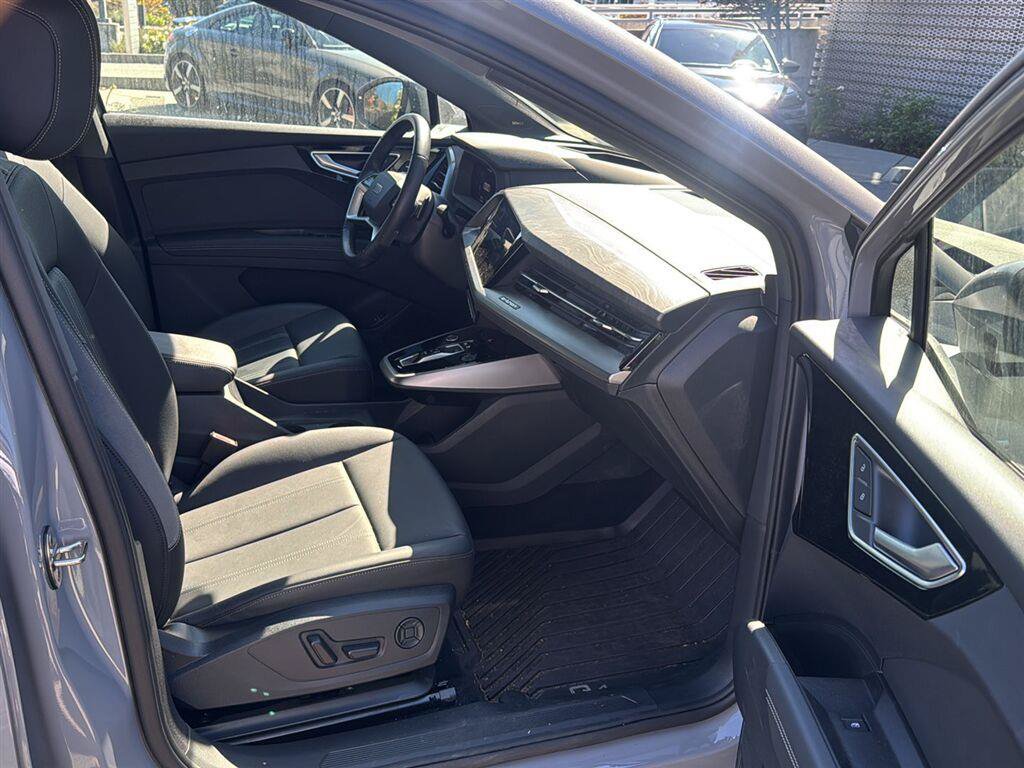 Used 2024 Audi Q4 e-tron Prestige w/ Black Optic Package AWD/4WD image 11