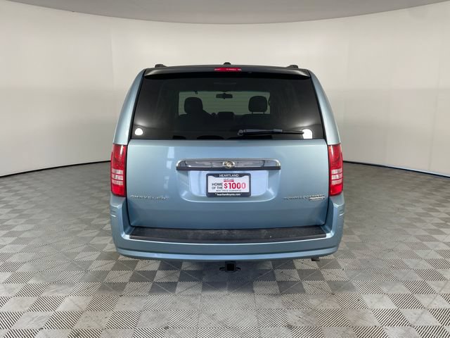 Used 2010 Chrysler Town & Country Touring FWD image 20