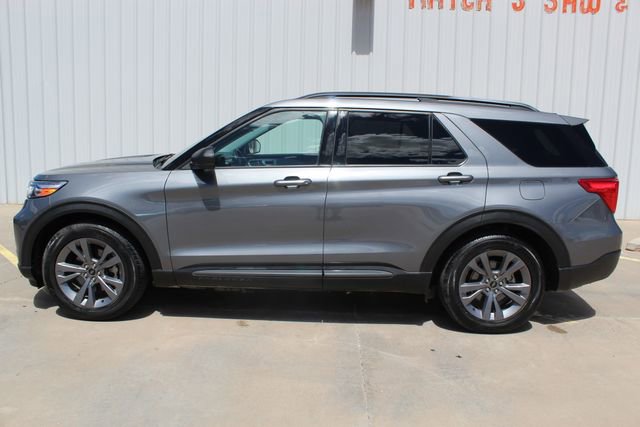 Used 2021 Ford Explorer XLT w/ Equipment Group 202A image 2