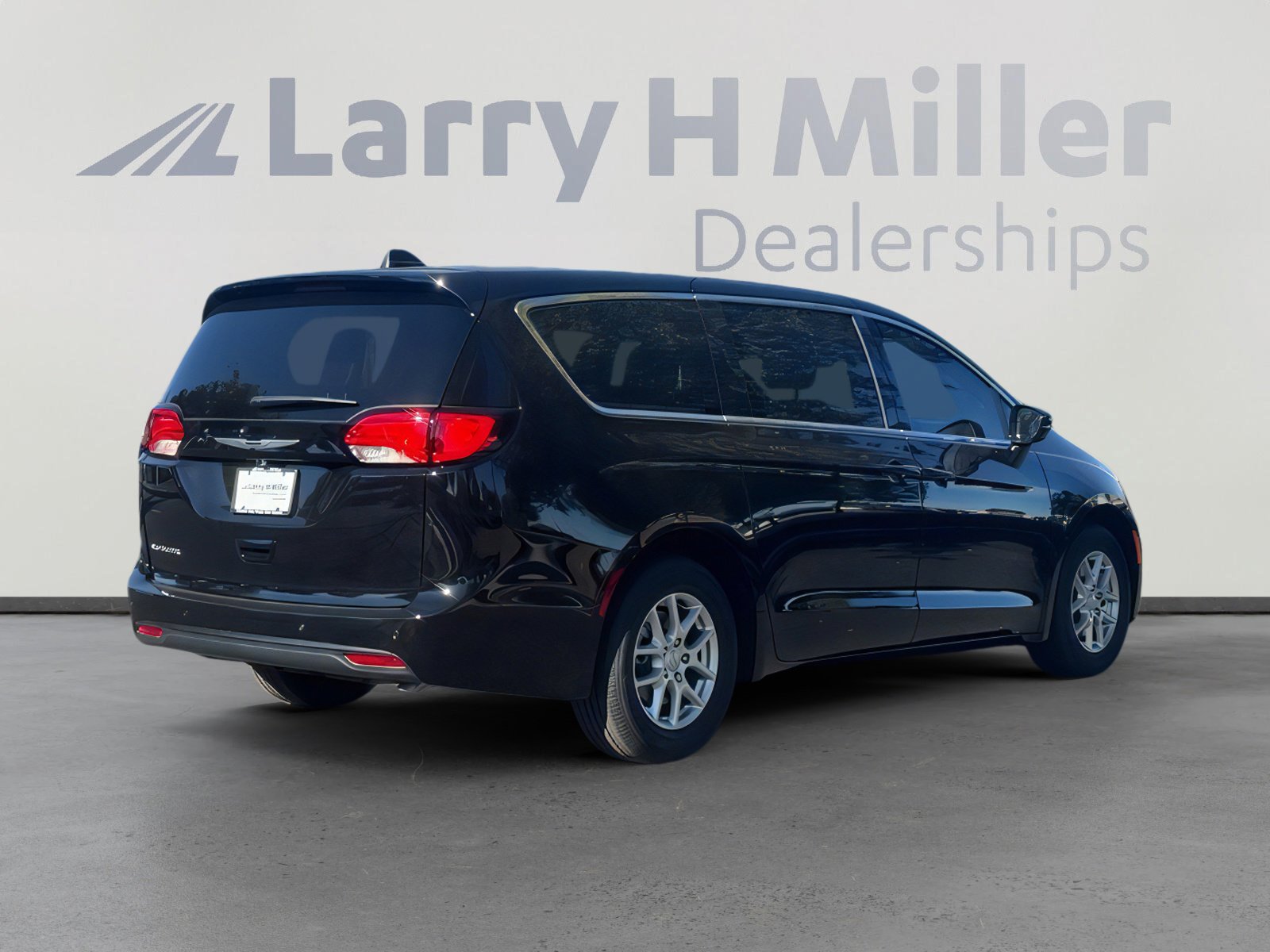 New 2026 Chrysler Voyager LX image 7