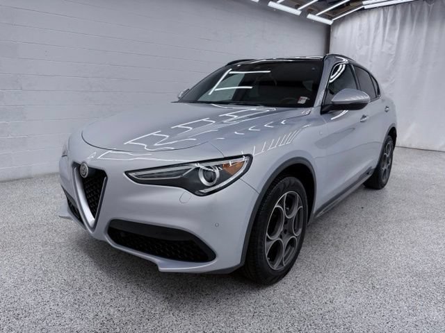 Used 2023 Alfa Romeo Stelvio Ti AWD/4WD image 5