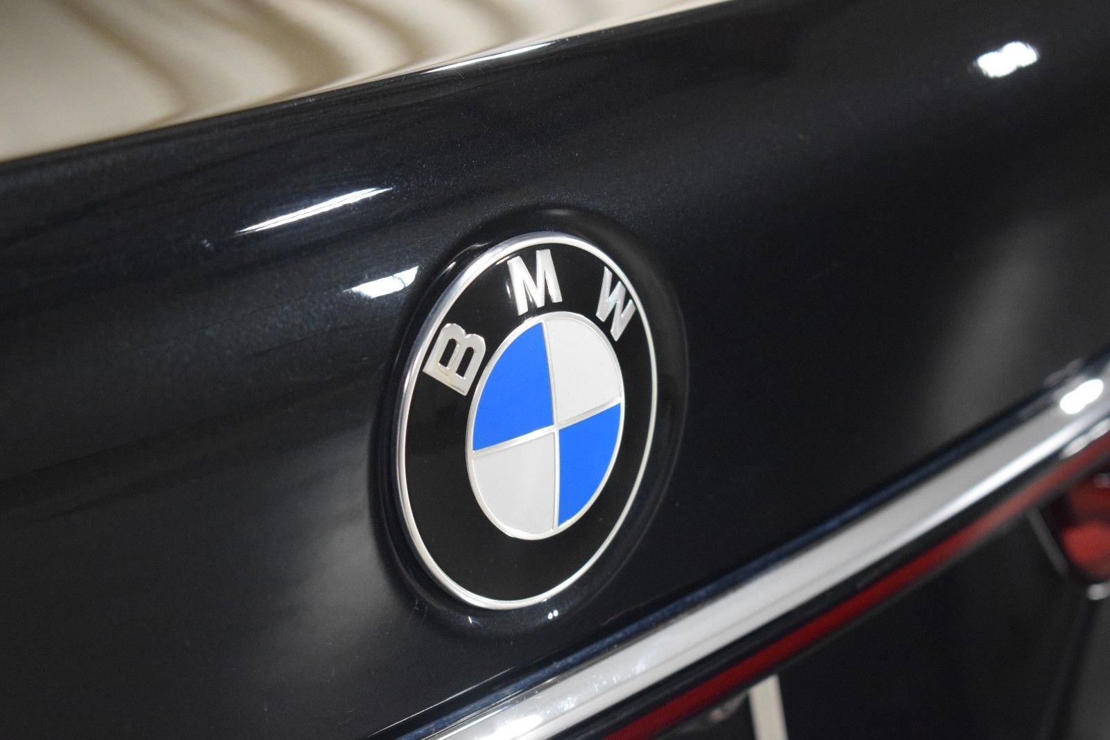 Used 2022 BMW 750i xDrive w/ Executive Package image 13