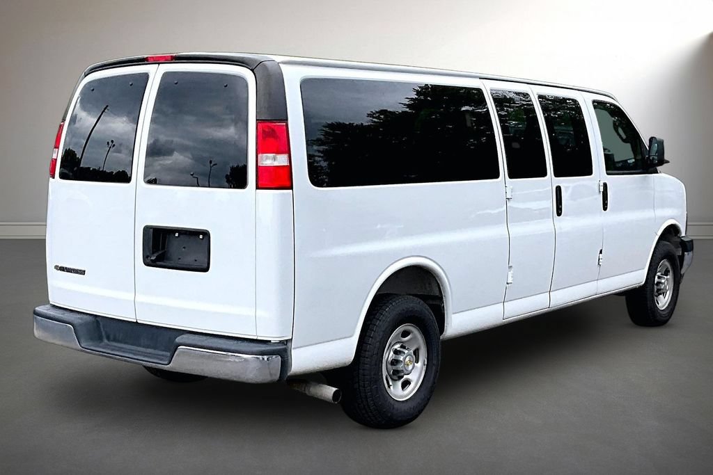 Used 2025 Chevrolet Express 3500 LT w/ LT Preferred Equipment Group RWD image 5