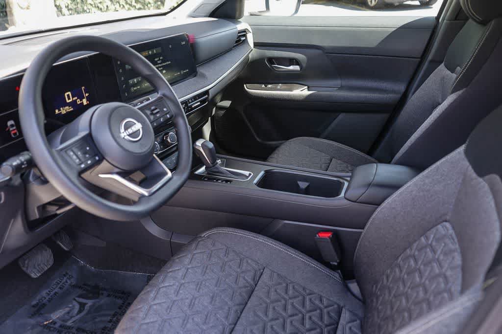 Used 2025 Nissan Kicks SV FWD image 18