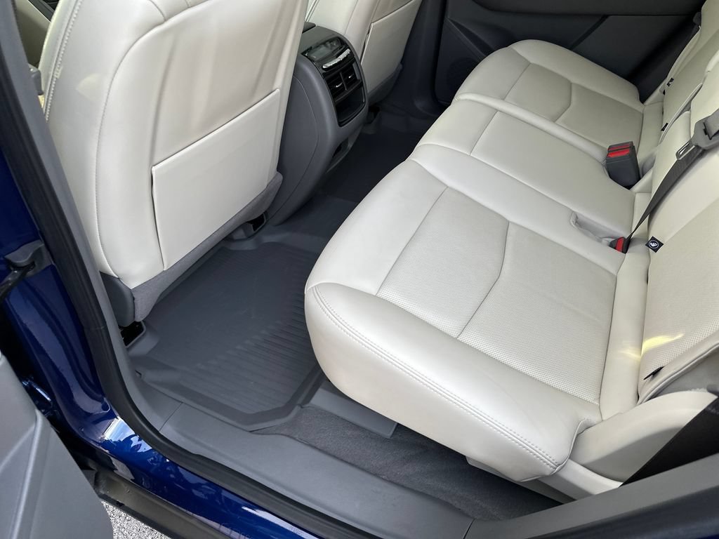 Used 2024 Cadillac XT5 Premium Luxury w/ Technology Package FWD image 34