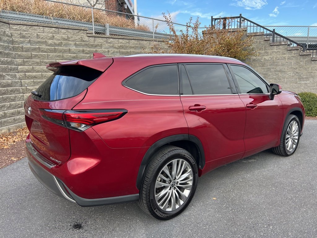 Used 2022 Toyota Highlander Platinum image 3