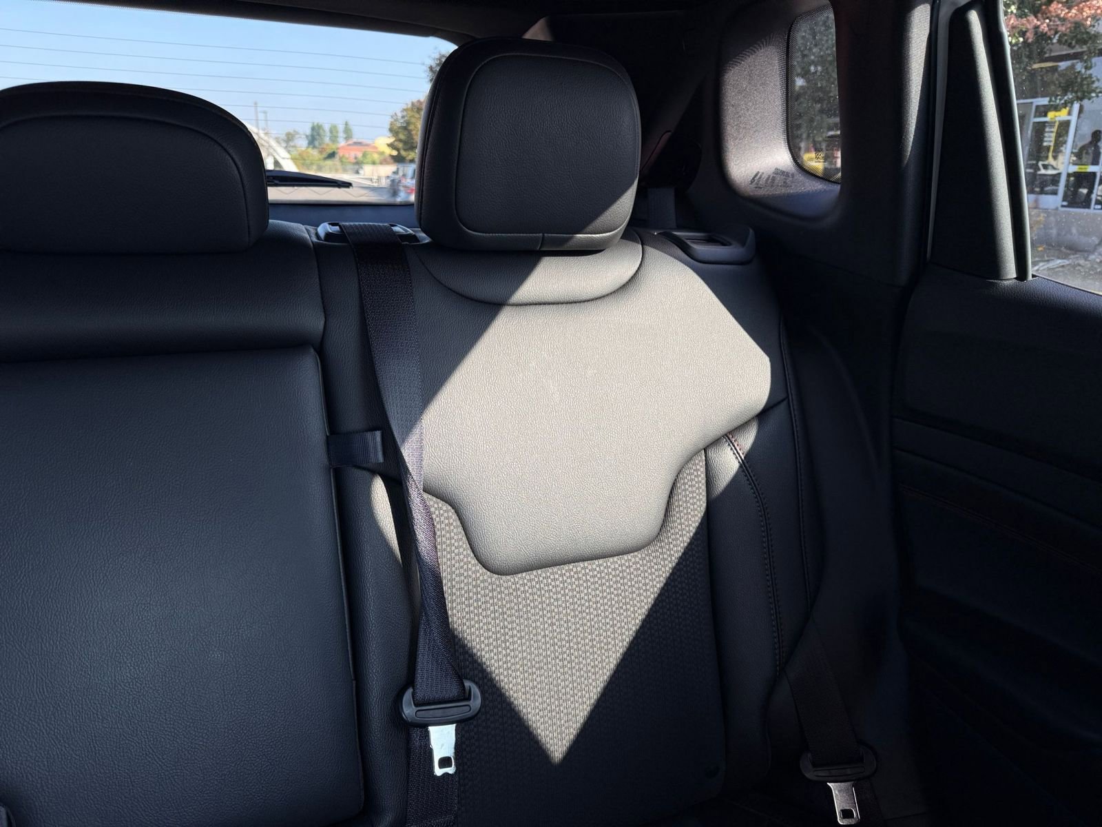 Used 2025 Jeep Compass Trailhawk image 37