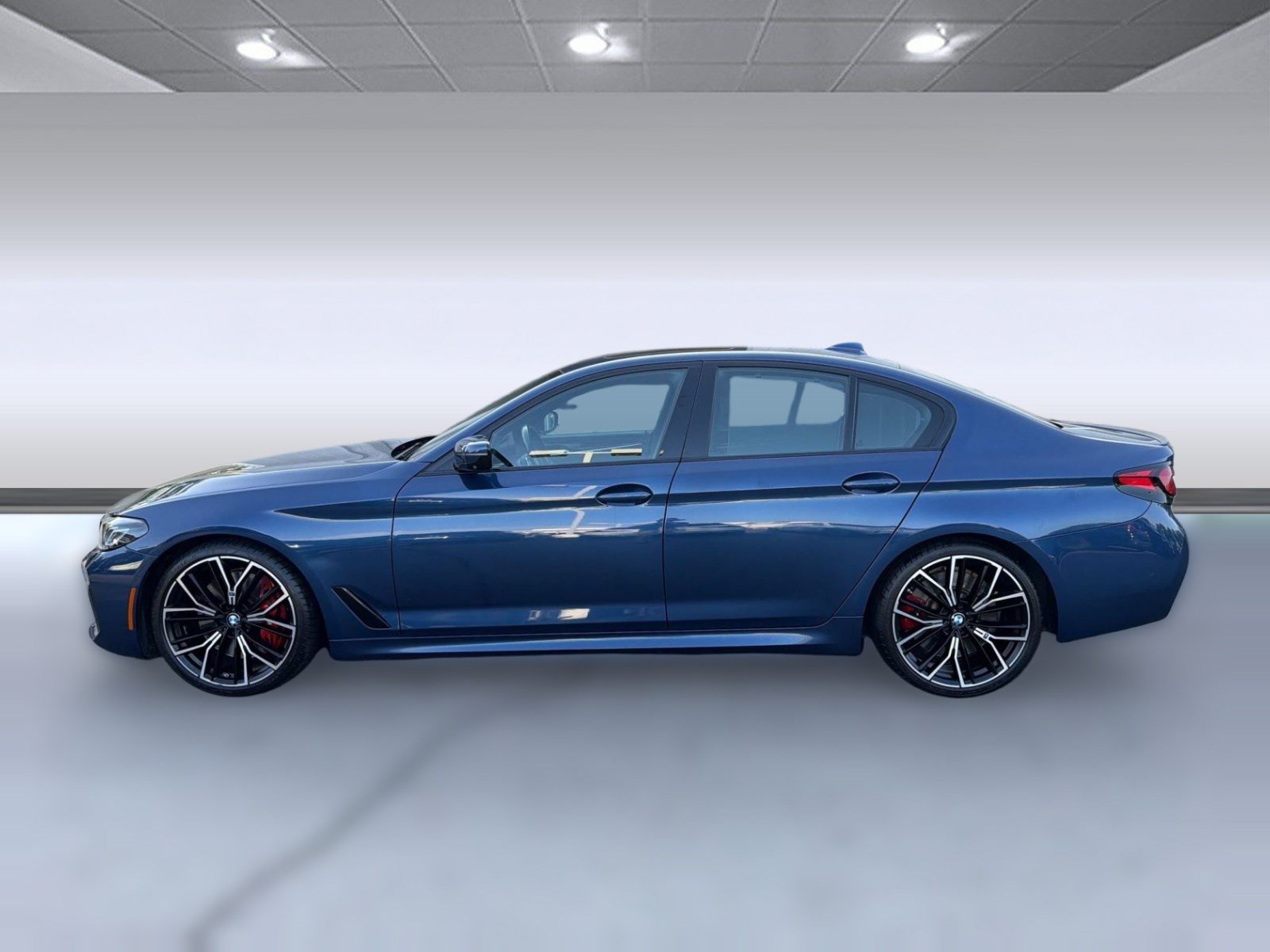 Used 2021 BMW M550i xDrive w/ Executive Package AWD/4WD image 2