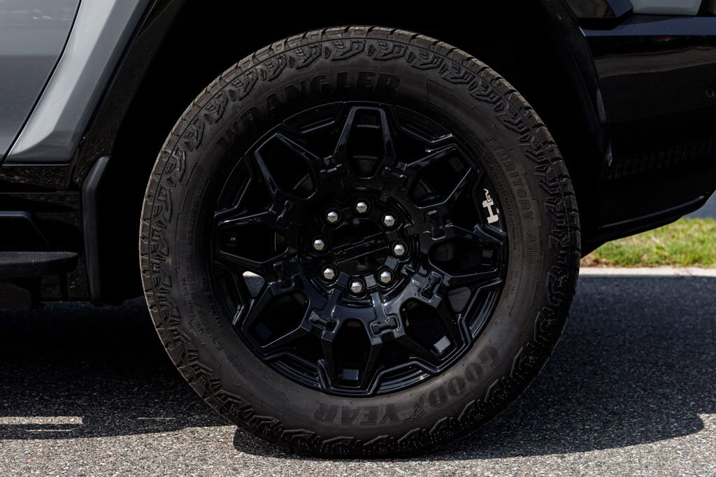 Used 2024 GMC Hummer EV 2X image 38