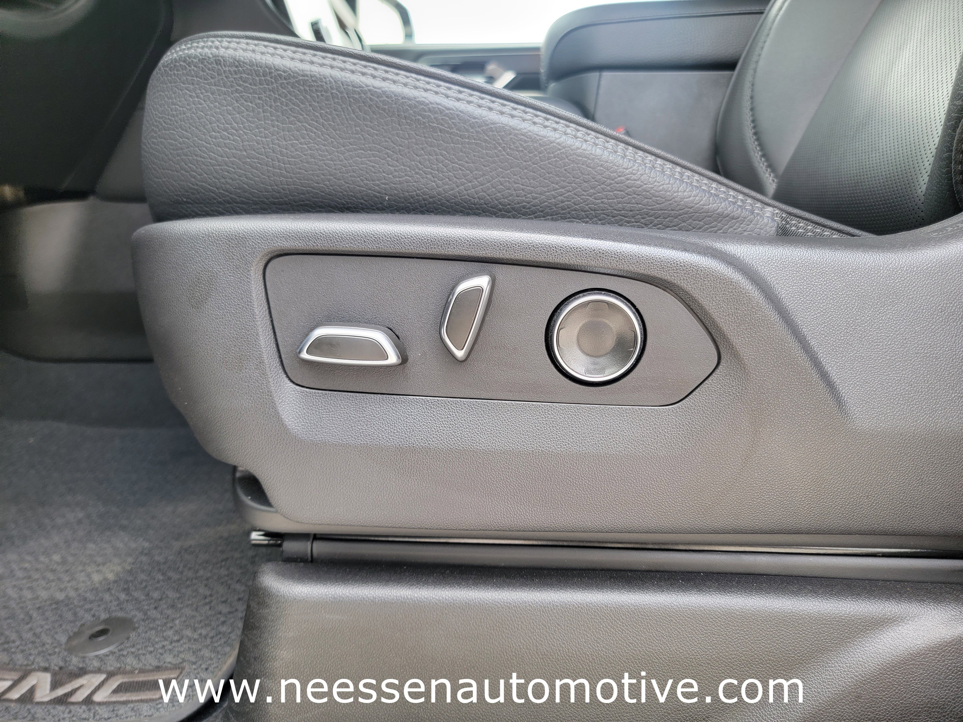 Used 2025 GMC Yukon Denali AWD/4WD image 27
