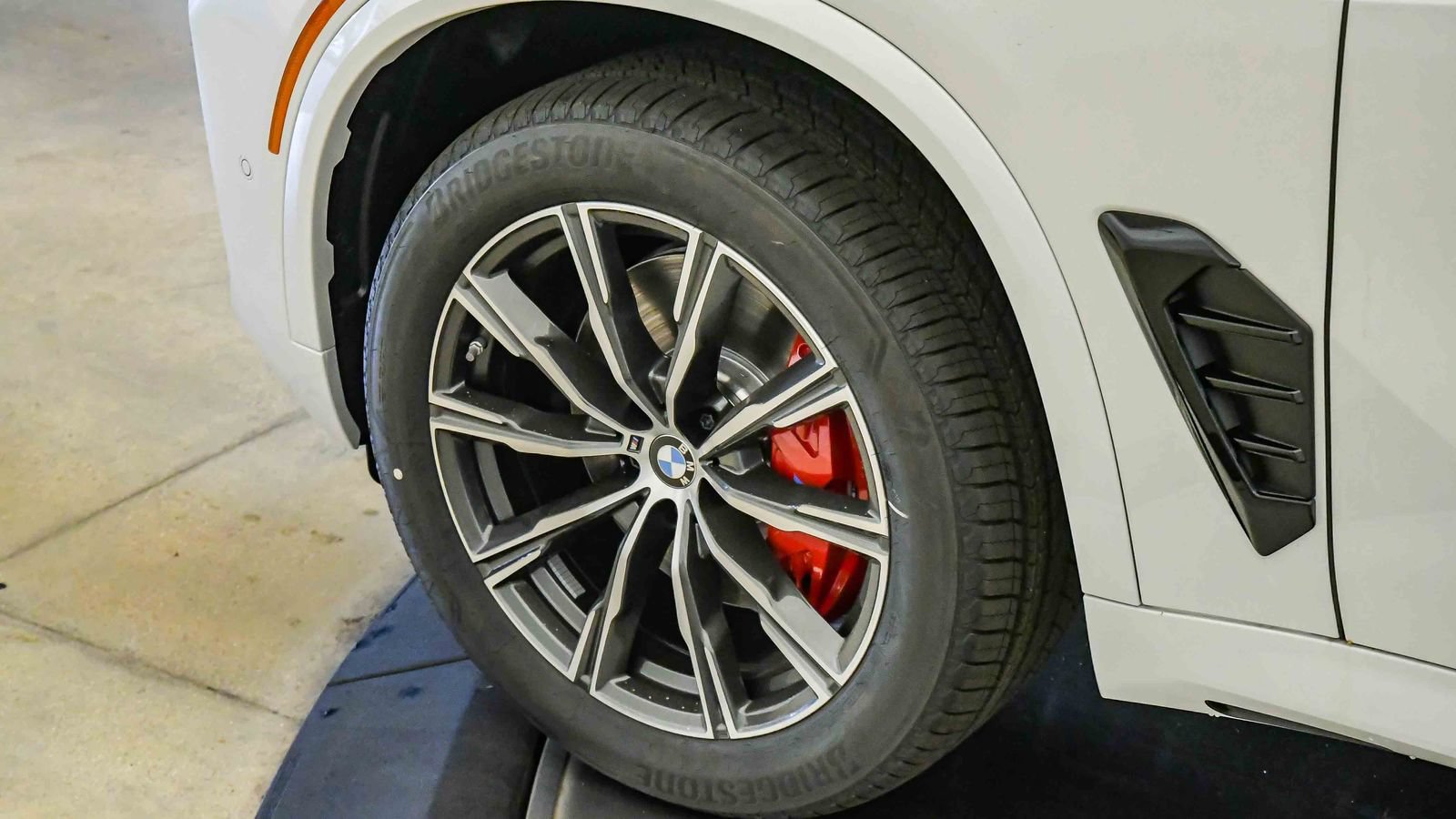 New 2026 BMW X5 xDrive40i w/ M Sport Package AWD/4WD image 10