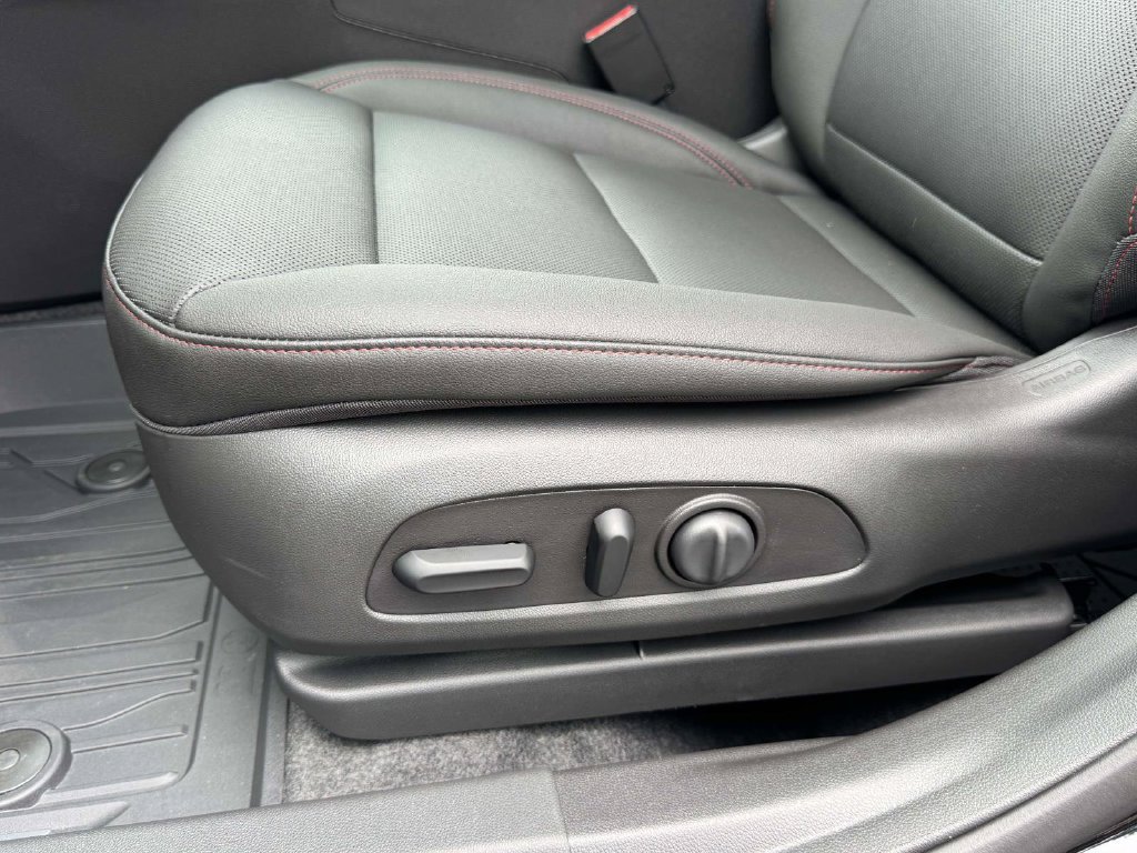 New 2026 Chevrolet Trax RS w/ Sunroof Package FWD image 19