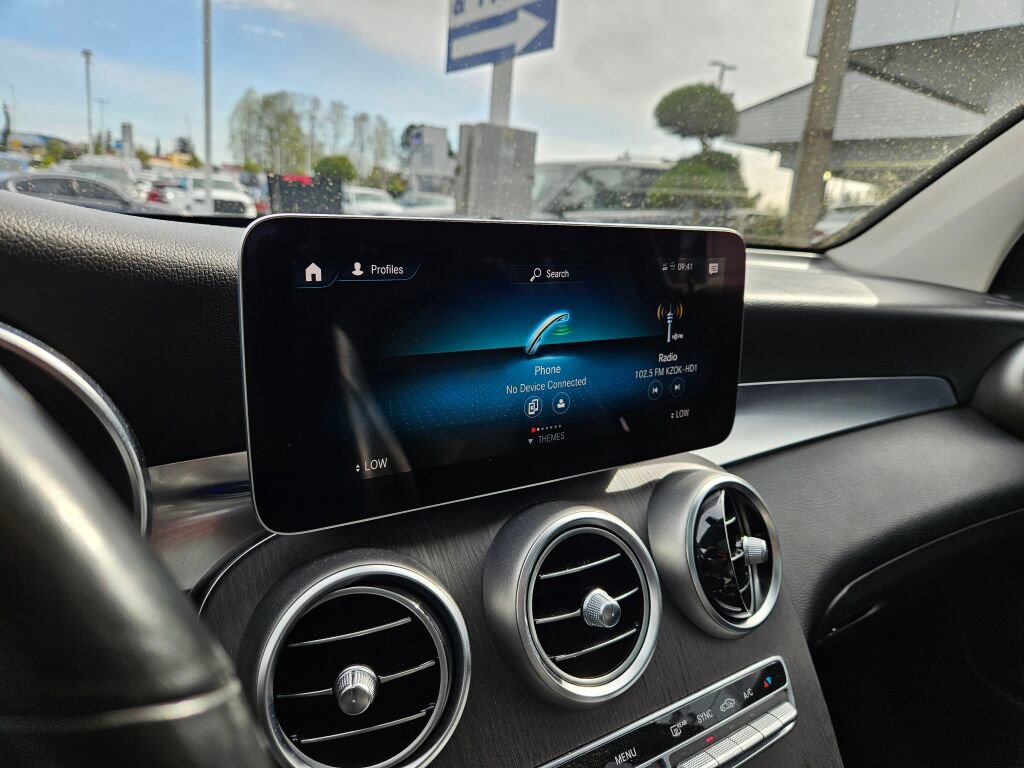 Used 2020 Mercedes-Benz GLC 300 4MATIC image 23