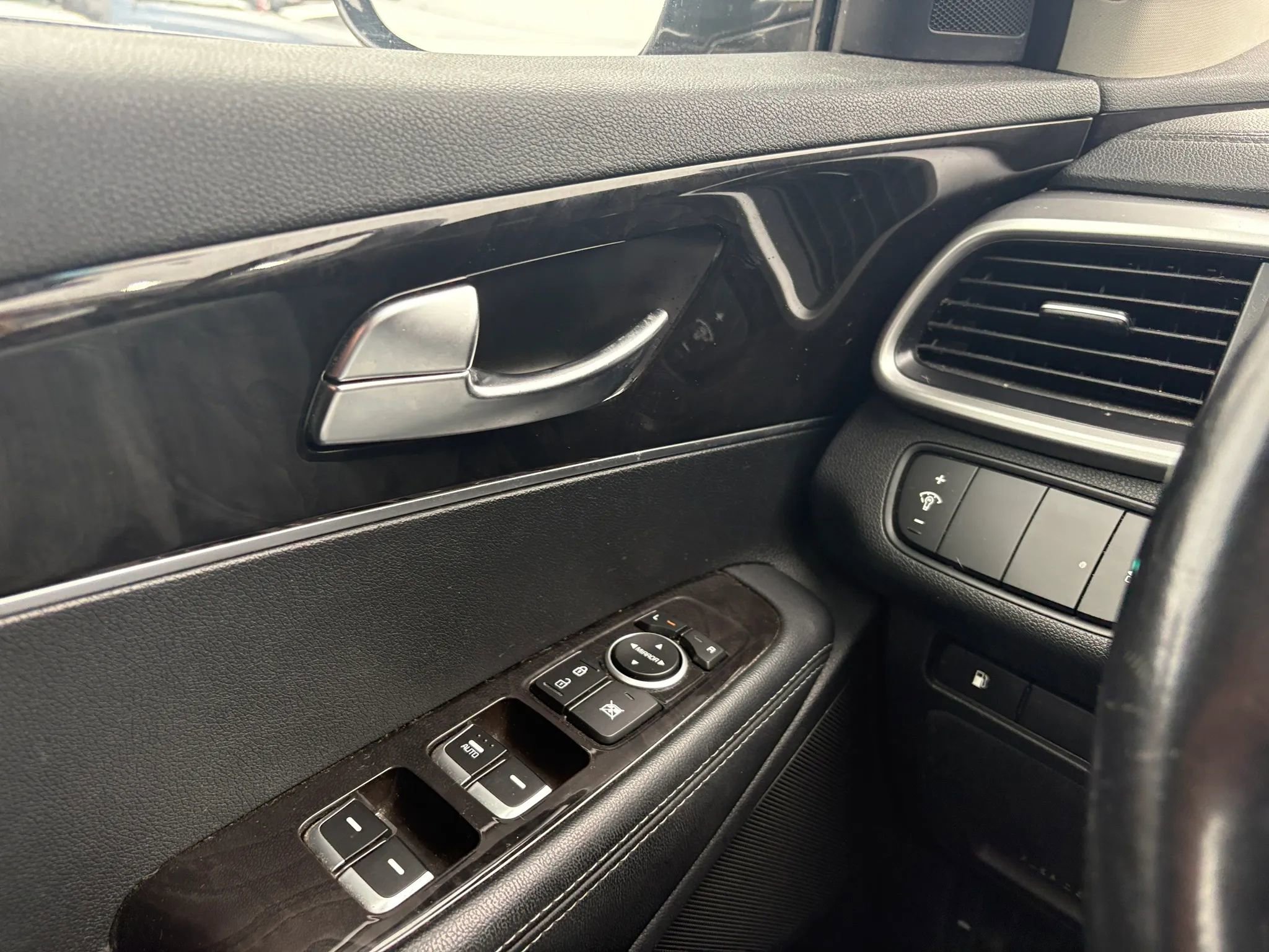 Used 2016 Kia Sorento LX w/ LX Convenience Package image 27