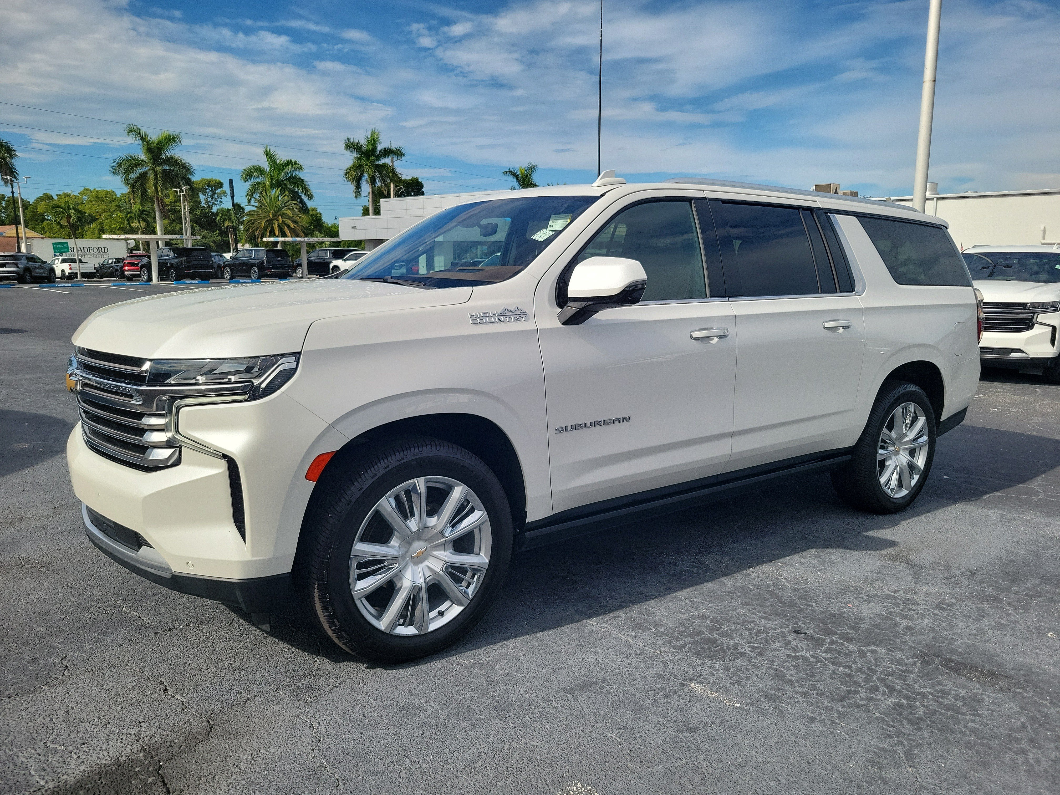 Used 2022 Chevrolet Suburban High Country w/ Premium Package RWD image 2