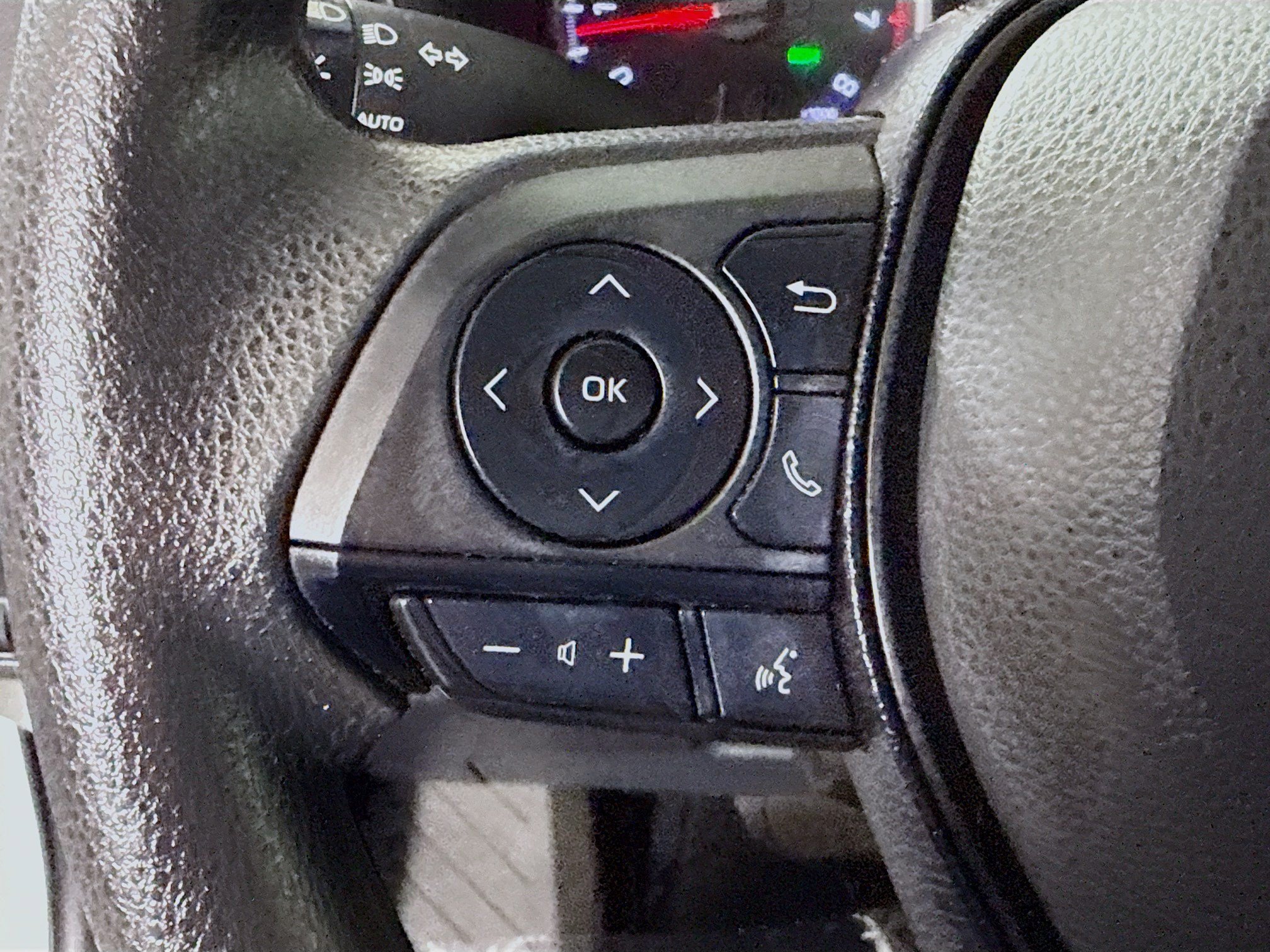 Used 2022 Toyota RAV4 XLE w/ Convenience Package FWD image 14