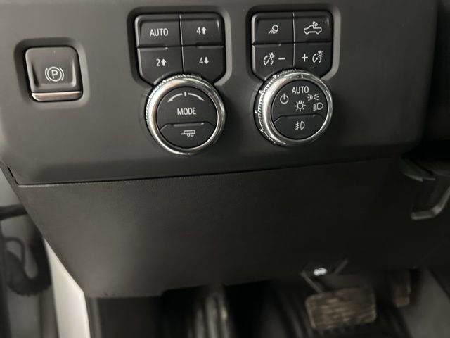 Used 2024 GMC Sierra 3500 AT4 w/ AT4 Premium Plus Package AWD/4WD image 9