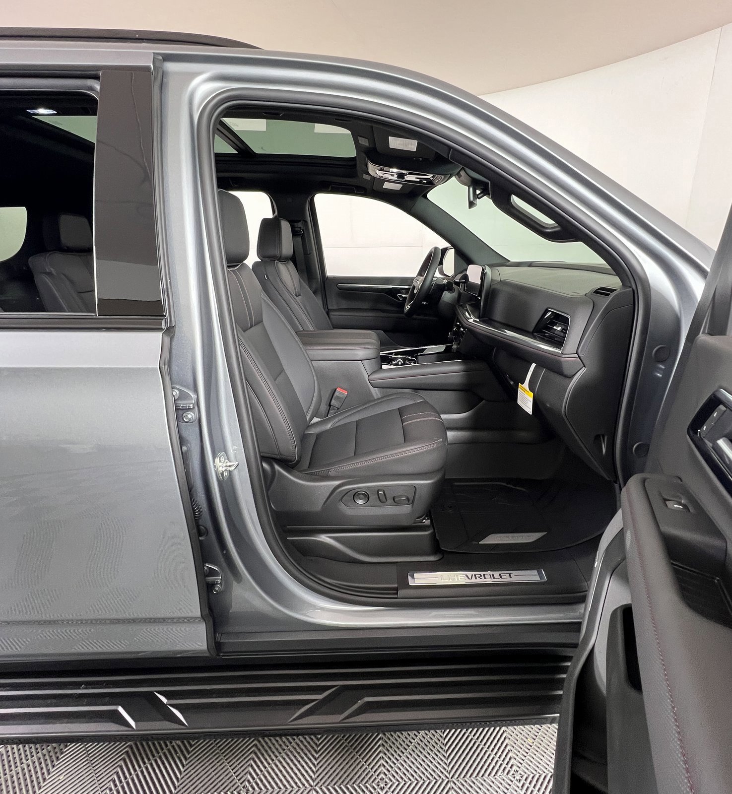 New 2026 Chevrolet Suburban RST w/ Comfort Package image 5