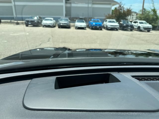 Certified 2025 Volkswagen Tiguan SE R-Line AWD/4WD image 18