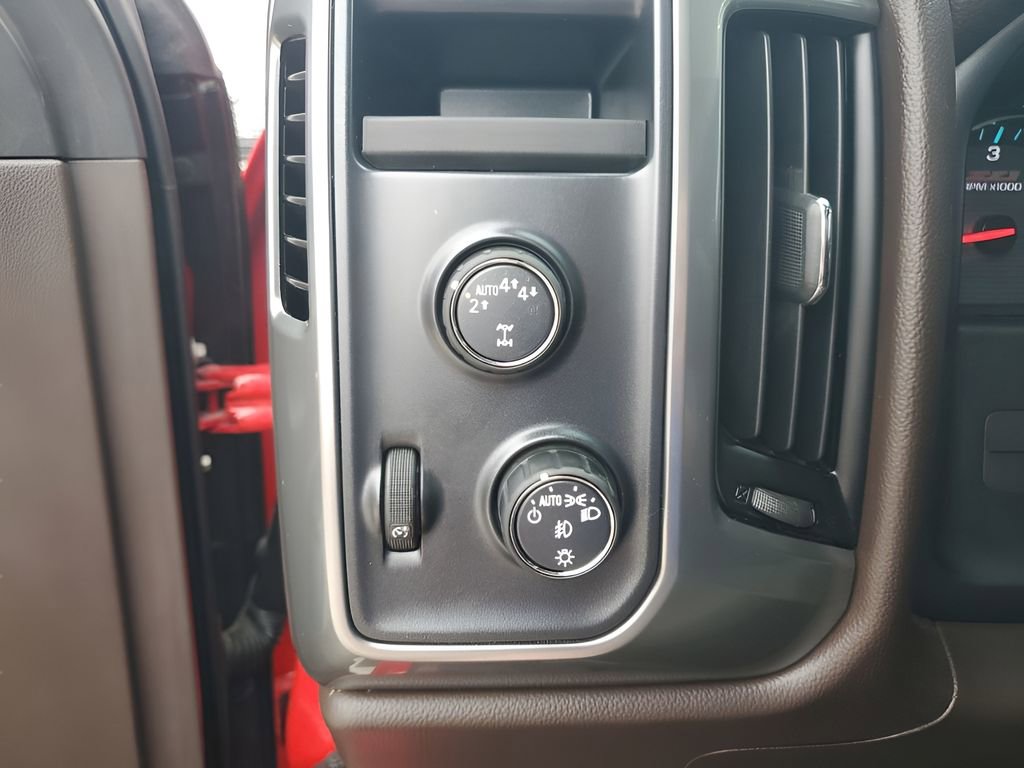 Used 2018 Chevrolet Silverado 1500 LT w/ All Star Edition image 32