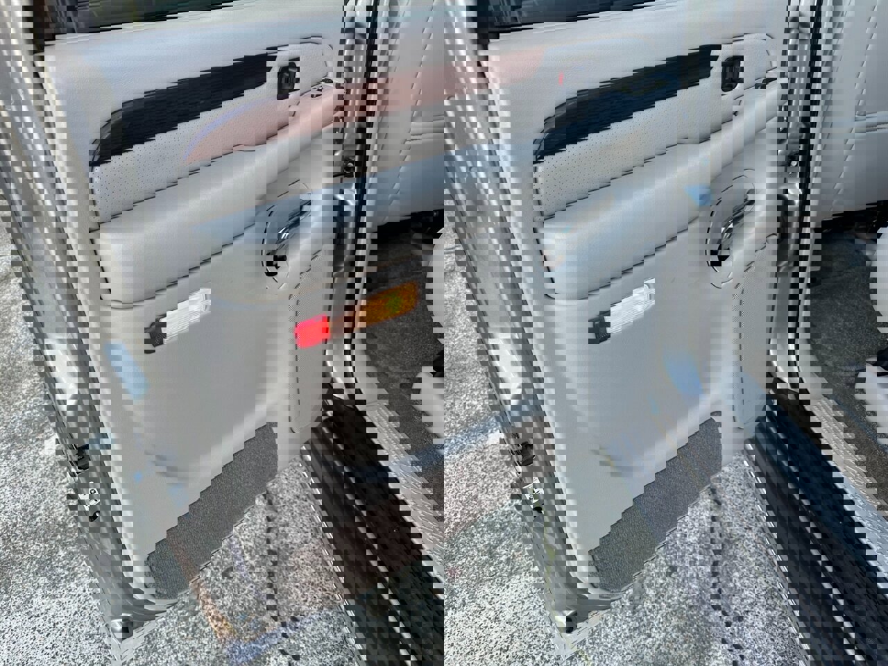 Used 2002 Cadillac Escalade EXT image 33