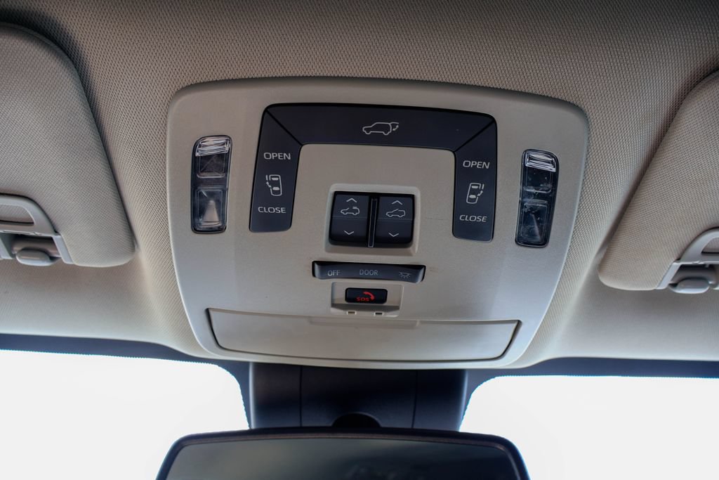 Used 2021 Toyota Sienna XLE FWD image 21